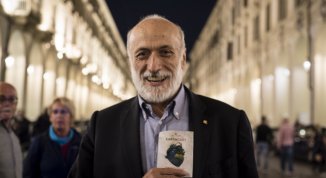 È morto Carlo Petrini, fondatore di Slow Food e Terra Madre: chi era e perché la sua visione deve continuare a ispirare