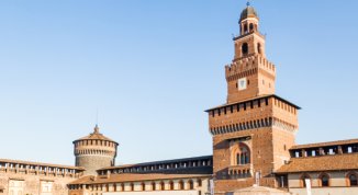 Il Castello Sforzesco: da rocca viscontea a sede museale, visita guidata con libro in omaggio