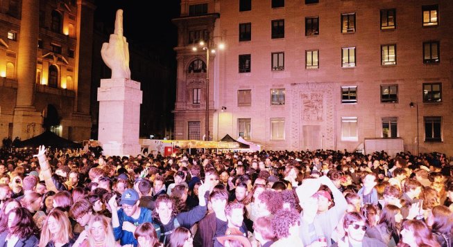 Ape in piazza Affari © Silvia Violante Rouge