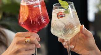 Martini Aperitivo Line: esperienza itinerante su tram storico con flair bartending e spritz gratuito