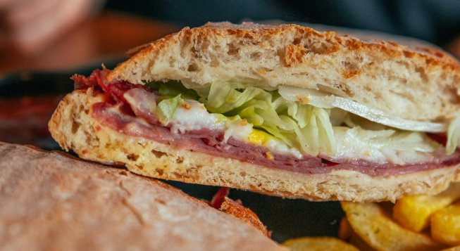 Panino © Fatemeh Rz / Unsplash