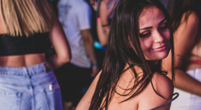 Discoteca © Unsplash / Abstral Official