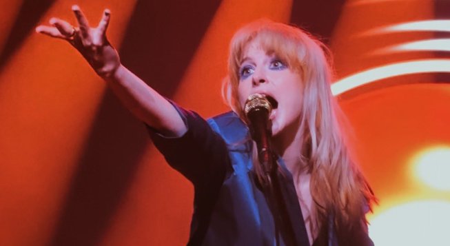Hayley Williams in concerto con i Paramore nel 2023 © Maomilaa - Wikimedia Commons