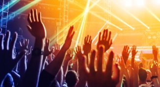 Kiss Kiss Way 2026, concerto gratuito con i cantanti big della musica italiana