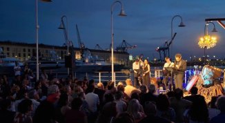 L'uomo migliore in scena all'Isola delle chiatte, Porto Antico