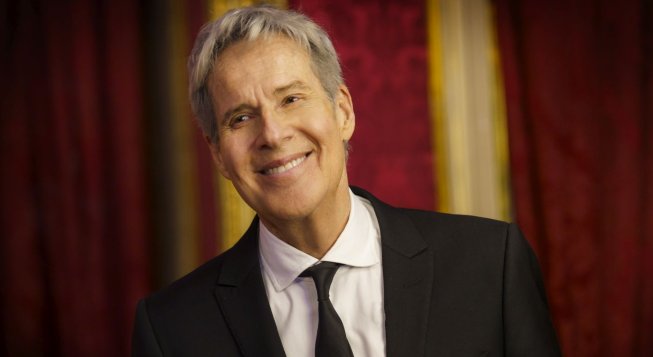 Claudio Baglioni: per una polmonite interstiziale slitta al 2027 il Grandtour La vita è adesso. La nuova data a Genova