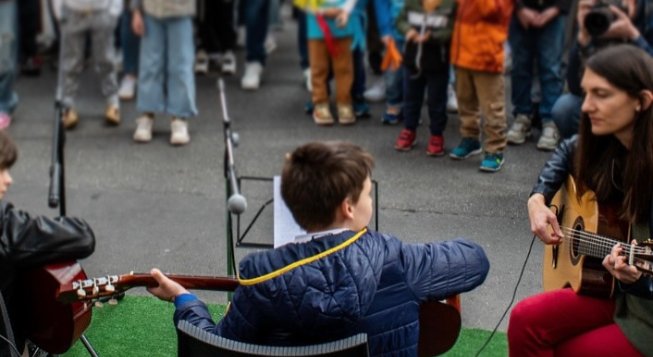 Musica divertente: suonare in compagnia con la scuola di musica GuitarLab