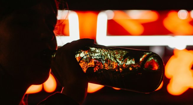 Movida a Milano, cambiano gli orari: stop ad asporto e dehors in 12 zone, nuove regole e divieti