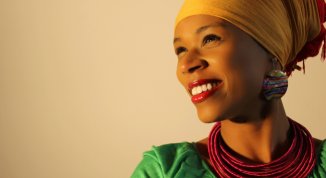 Carmen Souza in concerto