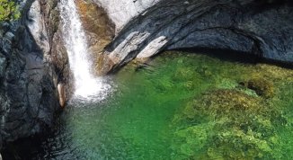 Escursione con bagno ai Baixi di Pegli tra canyon, laghetti e cascate