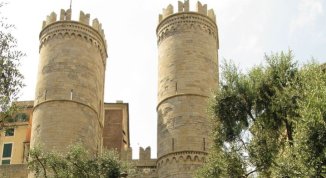 Da porta a porta, nel labirinto delle Mura. Visita guidata serale in centro storico