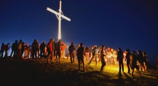 Festa di San Pietro in Antola 2026: fiaccolata, escursione notturna, musica e celebrazioni