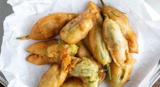 Sagra delle sciürette ad Alassio 2026 con fiori di zucca fritti e altre specialità