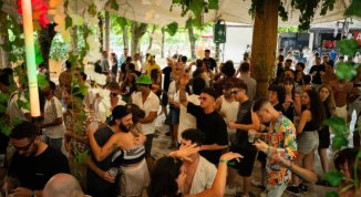 In the Woods a Crocefieschi: dodici ore di musica, natura e street food al Parco Braia