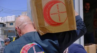 Music for Peace: 9 mesi per consegnare il cibo raccolto a Genova per Gaza. Salis: «Ci saremo sempre per difendere i diritti»