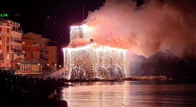 L'incendio del Castello sul mare a Rapallo ©Sara Alloisio