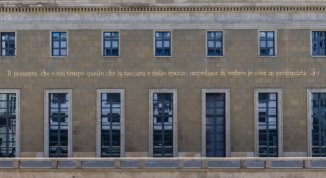 Joseph Kosuth presenta l'installazione Vedere le cose (per A.S.), 2025