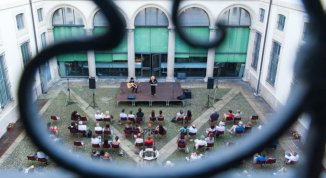 Menotti in Sormani 2026, spettacoli in cortile al tramonto tra teatro e musica