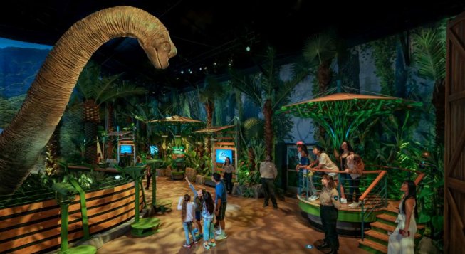 Jurassic World: The Experience © Universal Studios and Amblin Entertainment Inc. All Rights Reserved