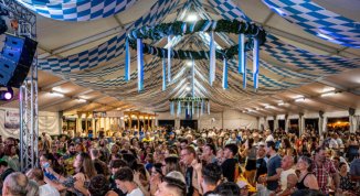 Misinto Bierfest 2026, festa bavarese con birre, cibo, musica e spiaggia con sdraio e ombrelloni