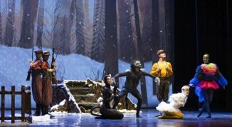 Pierino e il lupo, con la coreografia di Monica Cagnani e la regia di Daniela Monico