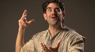 Lu Santo Jullàre Françesco, spettacolo di Dario Fo e Franca Rame nella versione di Matthias Martelli
