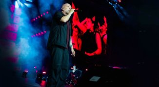 Max Pezzali in concerto - Max Forever 2027: Stessa storia Stesso posto Stesso bar