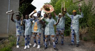 Gran Finale 2026, con performance itinerante della Gangbé Brass Band e ospite Rufin Doh Zeyenouin