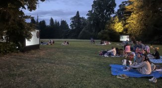 Workshop di kokedama con aperitivo, passeggiata notturna dedicata ai pipistrelli e proiezione all’aperto di Jumpers