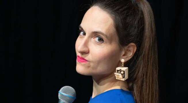 La ragazza con la lavastoviglie di perla, spettacolo di e con Giulia Pont
