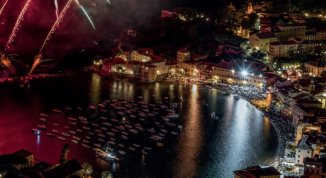 Barcarolata a Sestri Levante 2026 con sfilata delle barche e fuochi d'artificio