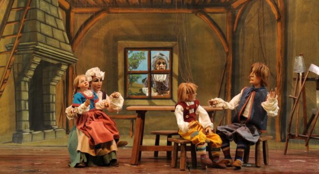 Hansel e Gretel, spettacolo di marionette della compagnia Carlo Colla & Figli