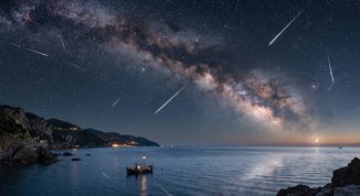 Il cielo d'agosto 2026, stelle cadenti e l'eclisse di sole: osservazioni, trekking e consigli per fotografare le scie di luce