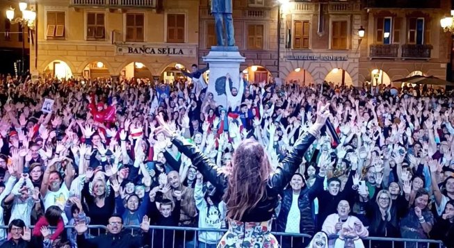 ©facebook.com/avantichiavari