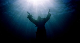 Festa Cristo degli Abissi 2026 con processione in mare, candele e celebrazioni