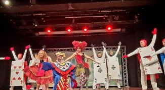 Alice nel Paese delle Meraviglie, spettacolo per bambini della compagnia Cuori con le Ali