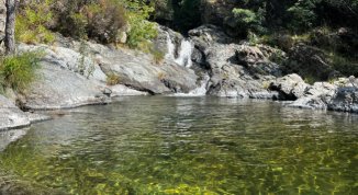 Trekking e bagno ai laghetti nascosti di Arenzano: escursione in Val Lerone