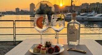 Serata gin a Genova: degustazione del gin sartoriale al Golden Hour lounge bar & terrace al Porto Antico