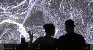 Ninety Percent of Everything, a Palazzo Ducale l'installazione multicanale tra logistica marittima e crisi climatica