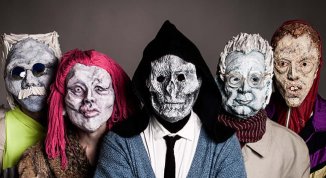 Sulla morte senza esagerare, spettacolo del Teatro dei Gordi con la regia di Riccardo Pippa