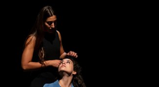 Mor: storia per le mie madri, spettacolo di Lucia Mariani dalla graphic novel di Sara Garagnani