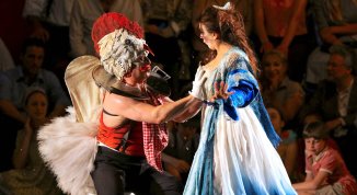 Pagliacci, opera di Ruggero Leoncavallo con la regia di Teatri Alchemici e la direzione di Valerio Galli