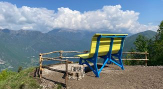 Panchine giganti in Lombardia, dove si trovano? L'elenco delle Big Bench vista lago, monti e colline