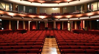 Madre Courage e i suoi figli al Teatro Quirino di Roma