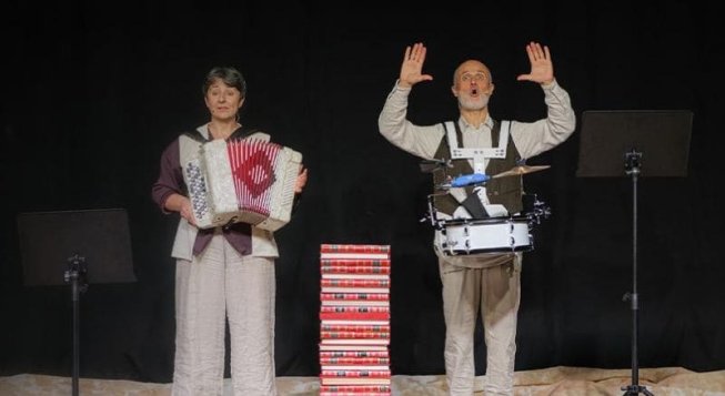 Storia di carta e di fango, spettacolo per bambini con Francesco Micca e Lucia Giordano