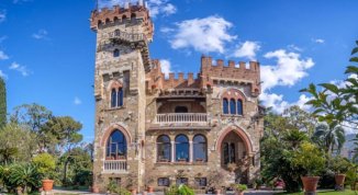 Visita guidata a Castello Coppedè, dai saloni al giardino con gli alberi monumentali