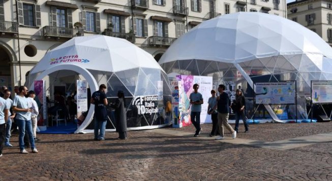 Festival Digitale Popolare, l'igloo in piazza San Carlo