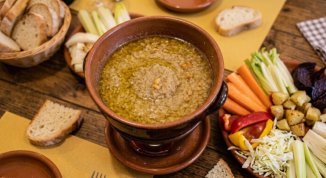 Andezeno, la sagra del cardo, della cipolla e della Bagna Cauda 