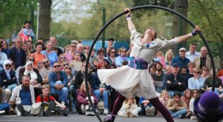 Just for Joy Street Art Festival: per le vie di Torino, circo contemporaneo, musica, teatro di strada e performance itineranti