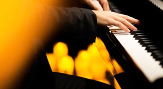 Candlelight: tributo a Cesare Cremonini, concerto a lume di candela